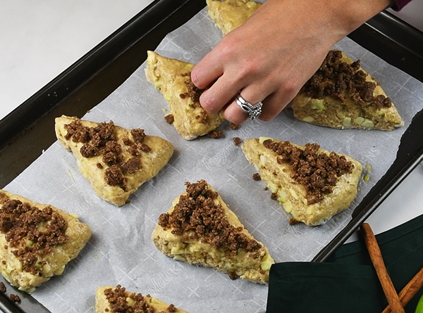 Apple Cinnamon Crunch Scones - Step 9